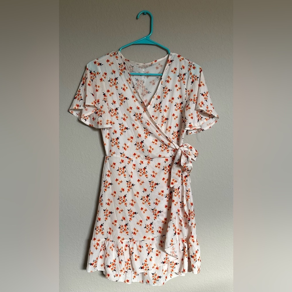 Women’s White Floral Wrap Midi Dress Size Medium